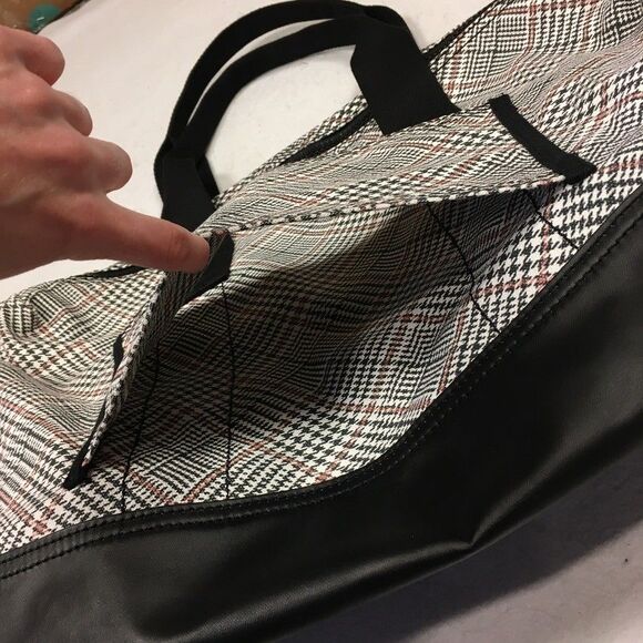 NWOT Lands End Canvas Weekender Duffle Bag Black White Pink Plaid Travel Luggage - Picture 6 of 16